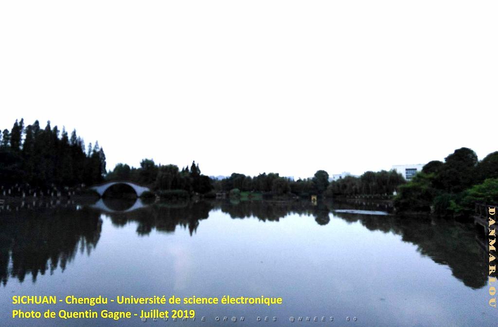 Chengdu- Universite Science electronique 038.jpg
